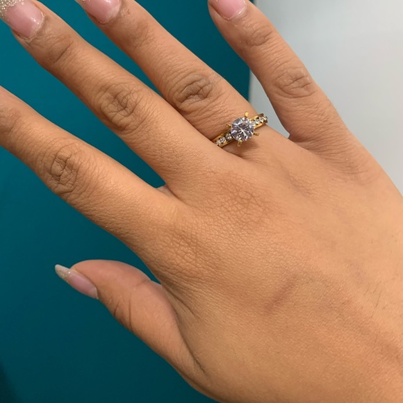 🥰 Wedding Ring 🥰 - Picture 4 of 11